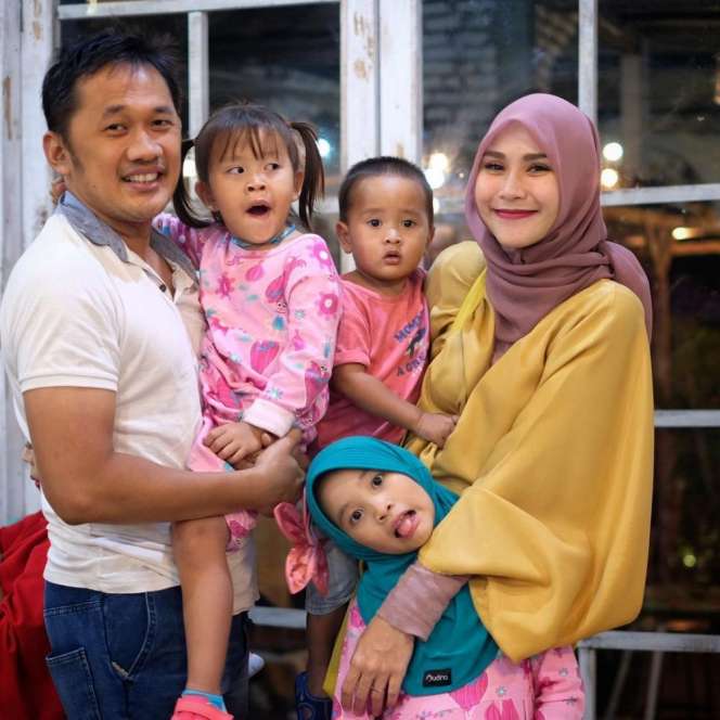 Seleb Ini Vakum dari Dunia Hiburan, Demi Anak!
