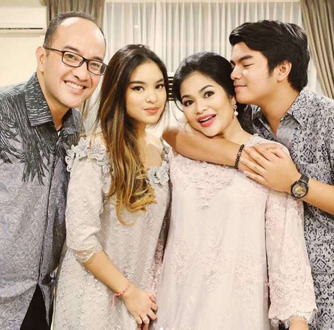 Syandria Kameron, Cicit Bung Karno yang Bikin Gagal Fokus