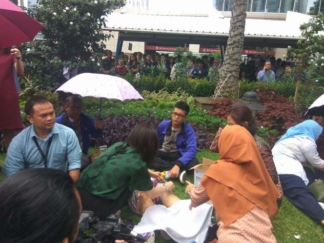 Korban-korban Balkon Ambruk Gedung Bursa Efek