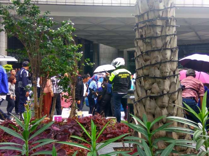 Korban-korban Balkon Ambruk Gedung Bursa Efek