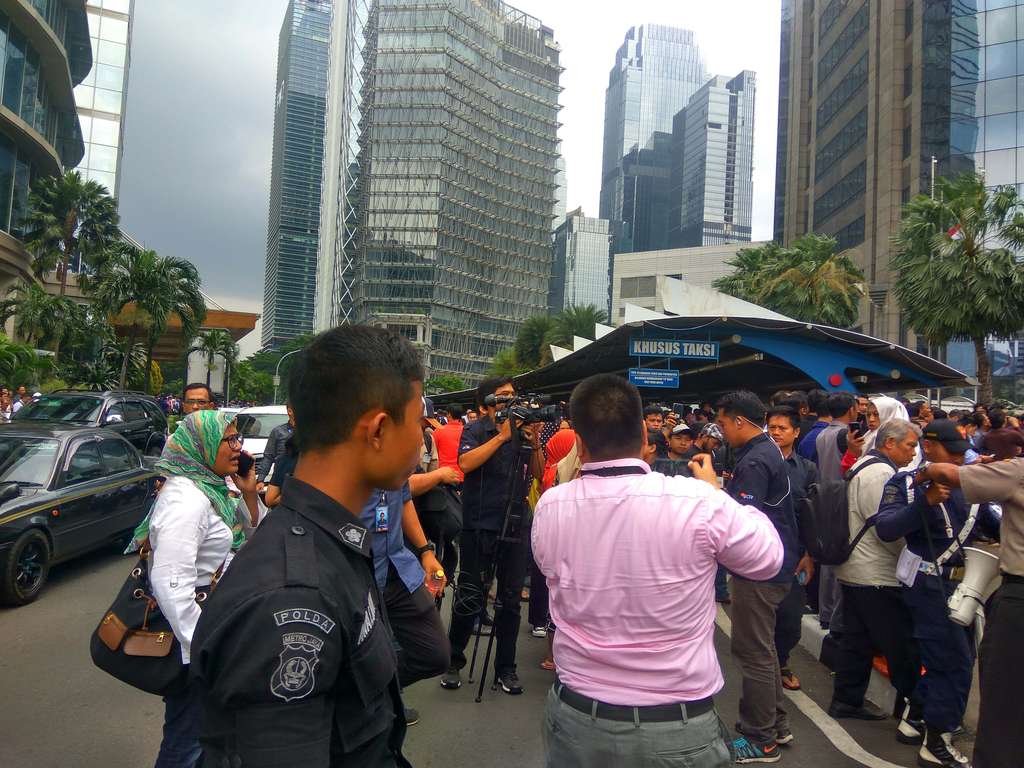 Korban-korban Balkon Ambruk Gedung Bursa Efek