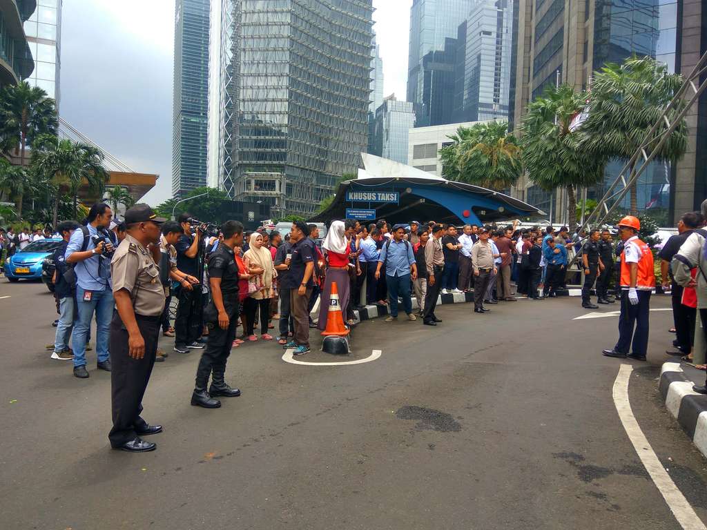 Korban-korban Balkon Ambruk Gedung Bursa Efek