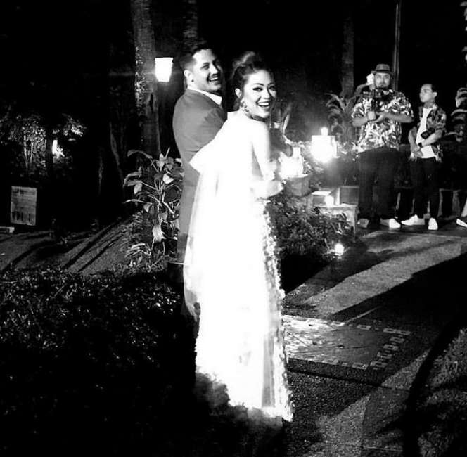 Momen Romantis Pernikahan Keenan Pearce dan Gianni Fajri