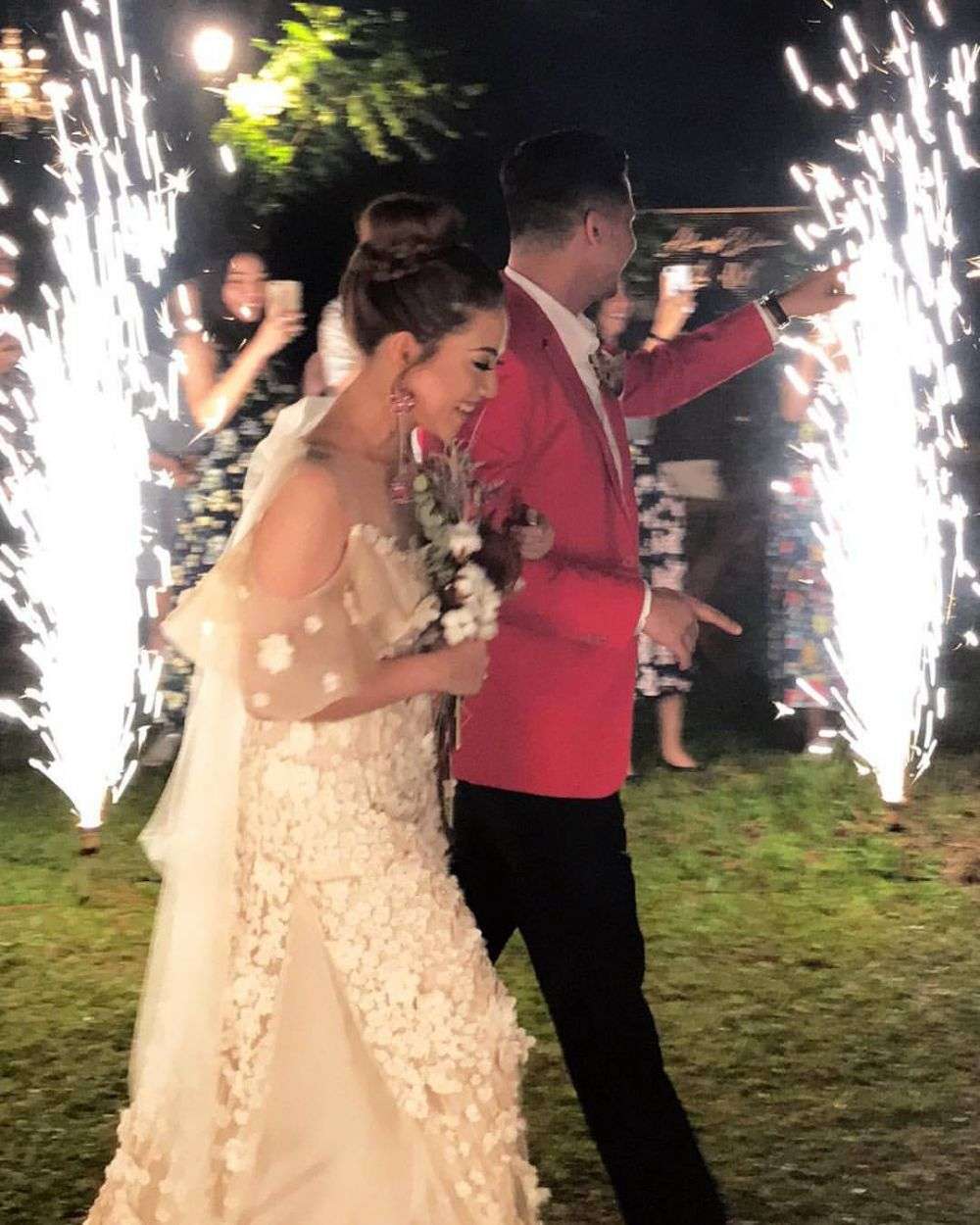 Momen Romantis Pernikahan Keenan Pearce dan Gianni Fajri