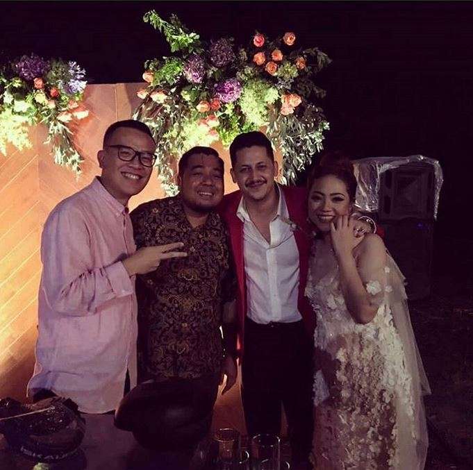 Momen Romantis Pernikahan Keenan Pearce dan Gianni Fajri