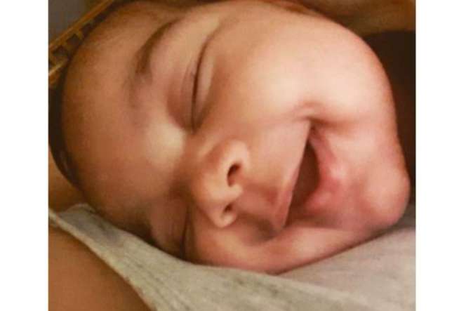 Kumpulan Foto Kocak Bayi-bayi Sedang 'Mabuk' ASI