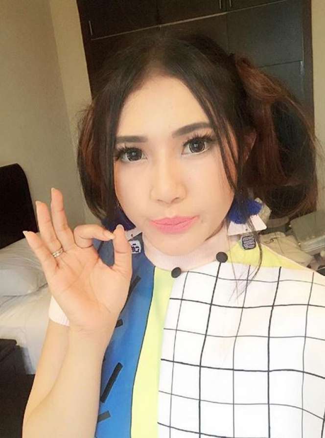 Bergaya ala Korea, Manisnya Artis Indonesia Ini