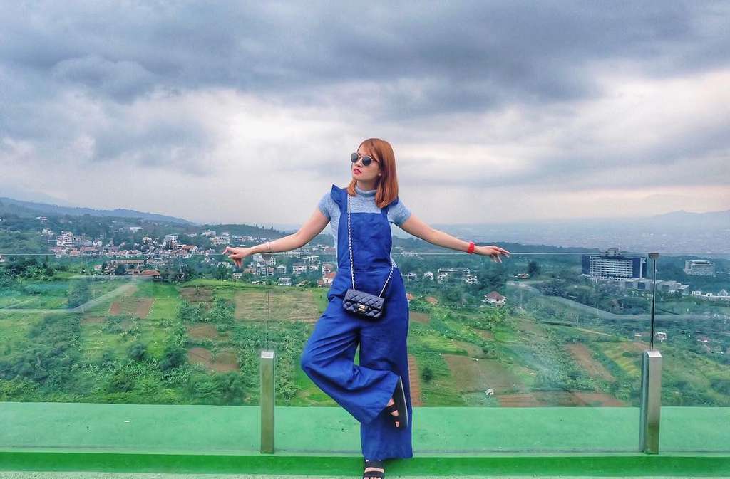 Bergaya ala Korea, Manisnya Artis Indonesia Ini