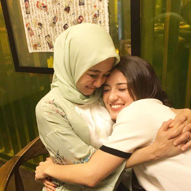 Manisnya Persahabatan Laudya Cynthia Bella dan Julie Estelle