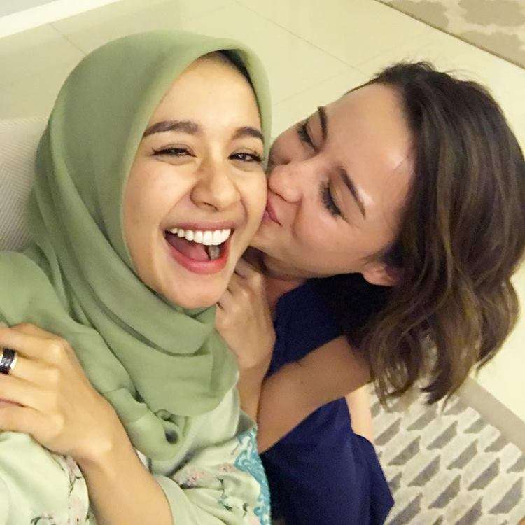 Manisnya Persahabatan Laudya Cynthia Bella dan Julie Estelle