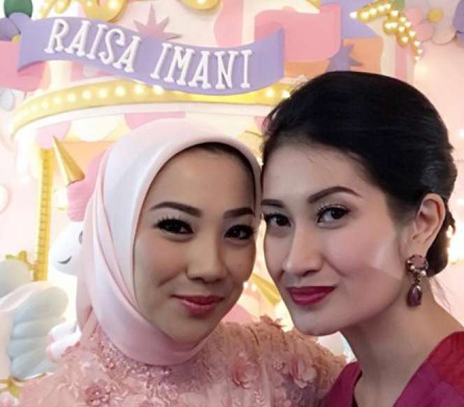 Pesona Kecantikan Ridho Ekasari, Istri Mensos Idrus Marham