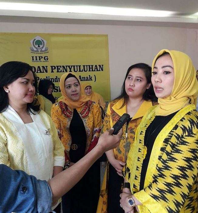 Pesona Kecantikan Ridho Ekasari, Istri Mensos Idrus Marham