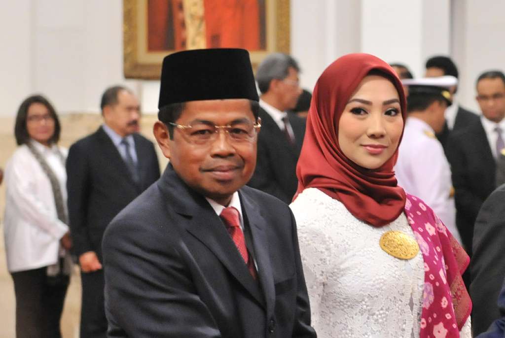 Pesona Kecantikan Ridho Ekasari, Istri Mensos Idrus Marham