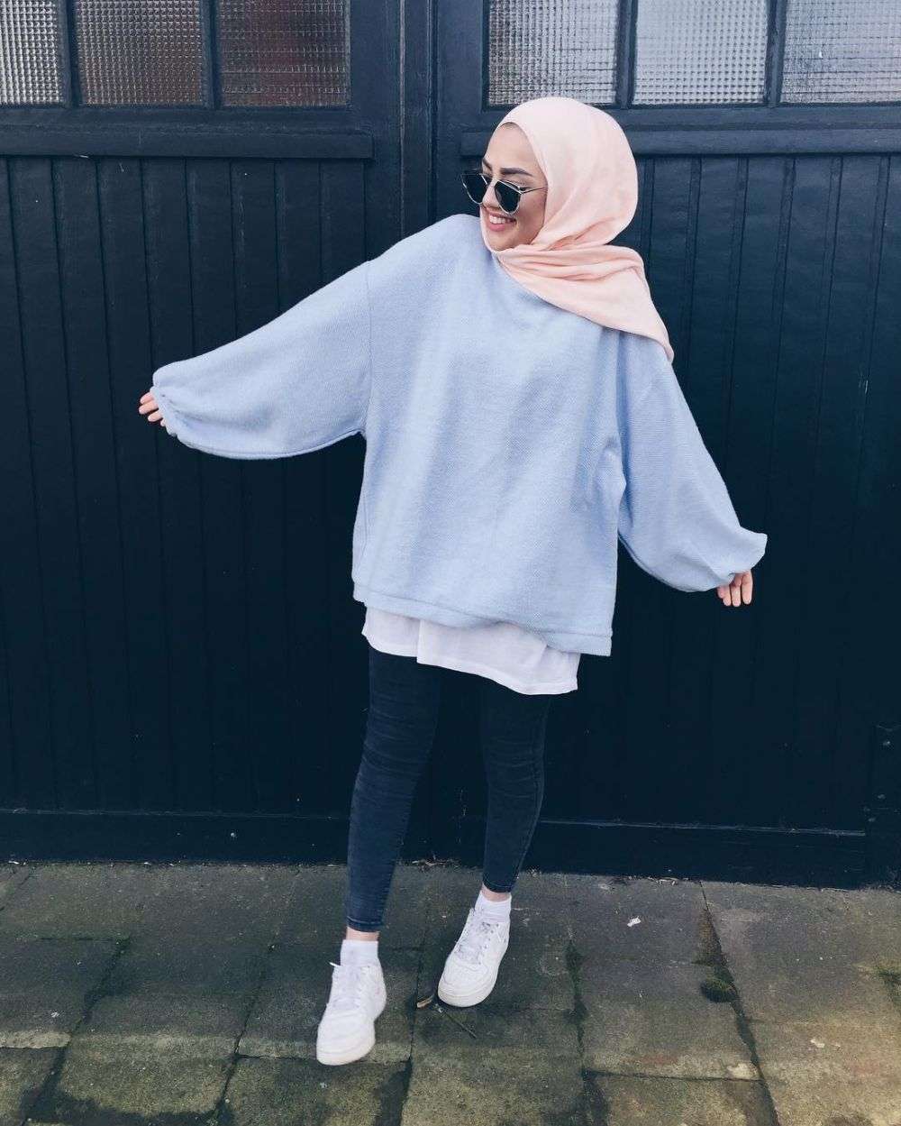 Buat Hijabers, Ini Tips Tampil Cantik dengan Oversized Sweater