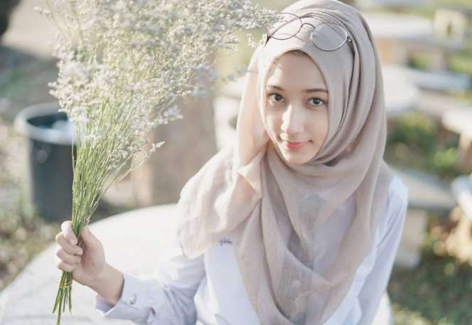 Pesona Kecantikan Selebgram Hijab Mirror Bersaudara