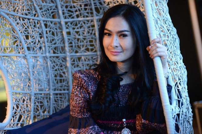 Seksi, 5 Artis Wanita dengan Kumis Tipis