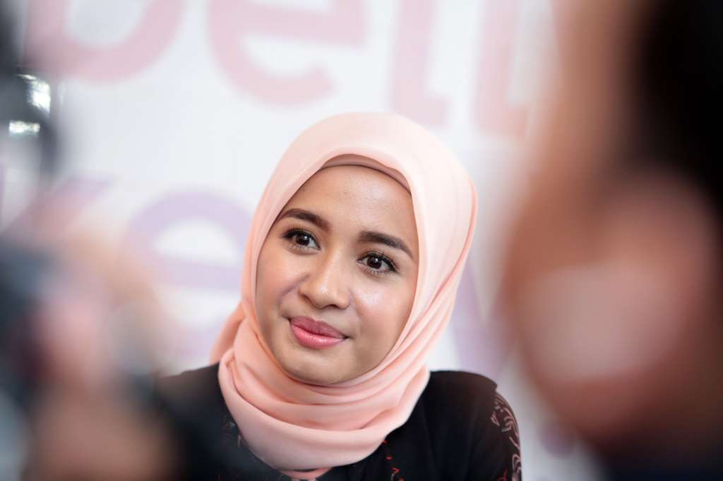 Seksi, 5 Artis Wanita dengan Kumis Tipis