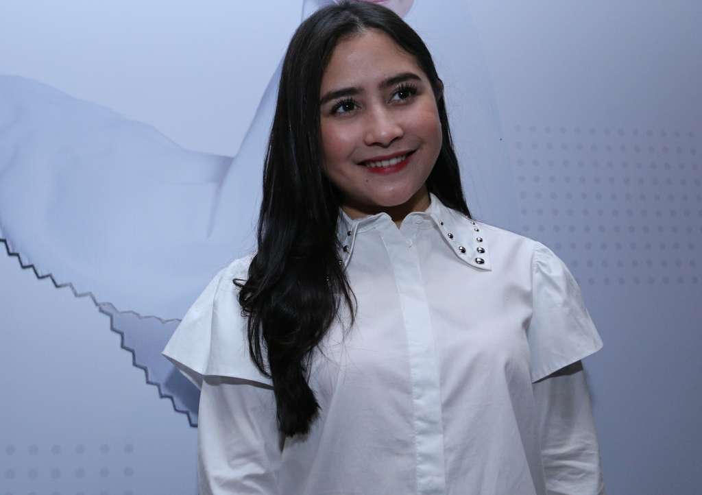 Seksi, 5 Artis Wanita dengan Kumis Tipis