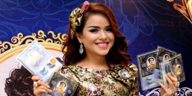 6 Artis Cantik yang Geluti Bisnis Bulu Mata Palsu