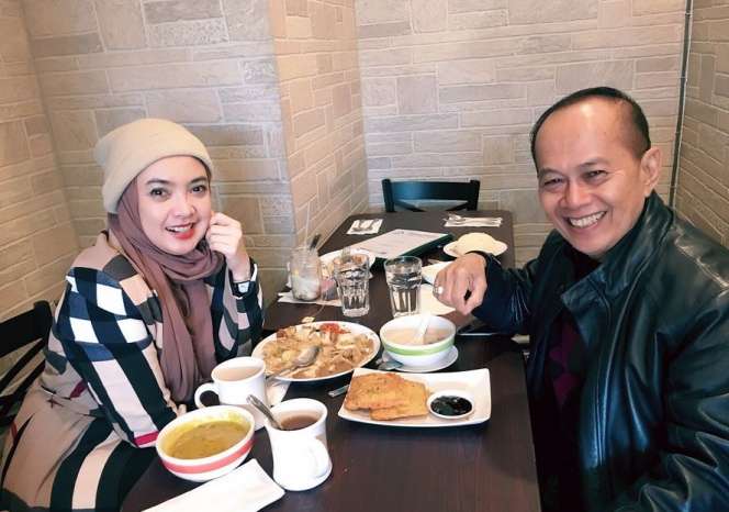 4 Politisi yang Usianya Terpaut Jauh dari Sang Istri