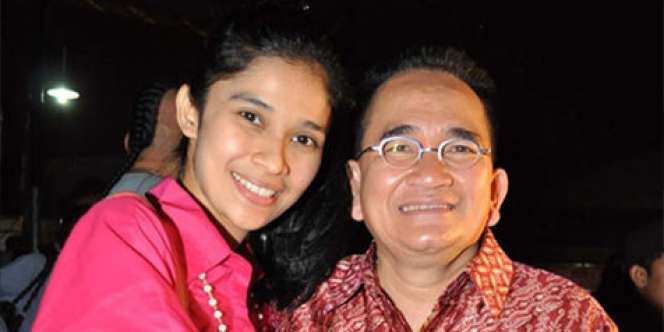 4 Politisi yang Usianya Terpaut Jauh dari Sang Istri