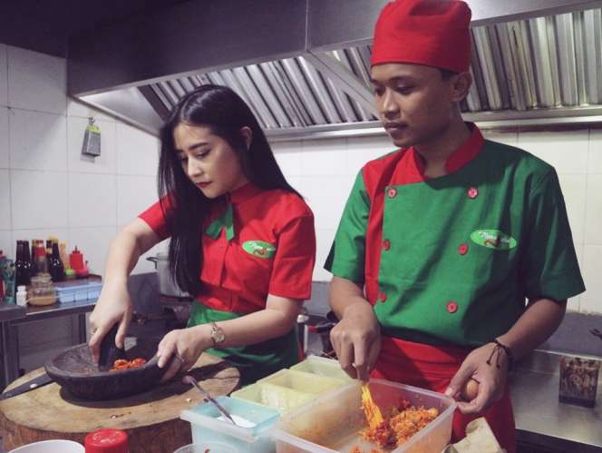 5 Artis yang Buka Bisnis Olahan Ayam
