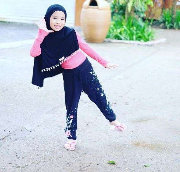 6 Anak Seleb yang Berhijab, Penampilannya Bikin Adem