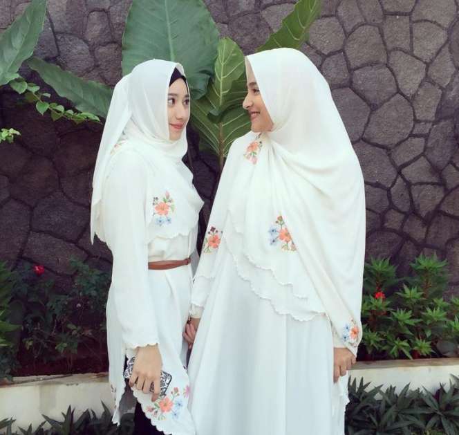 Cindy Fatika Sari dan Putrinya Syaira Bak Saudara Kembar
