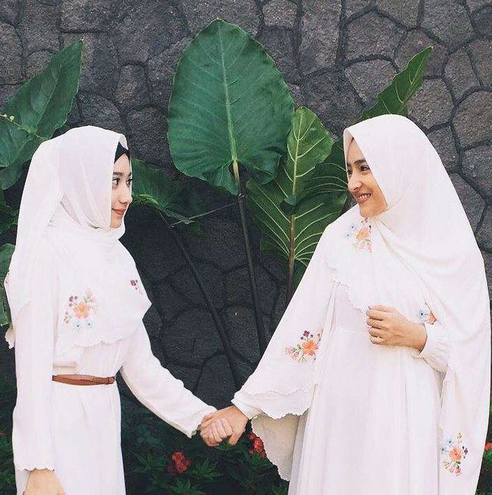 Cindy Fatika Sari dan Putrinya Syaira Bak Saudara Kembar