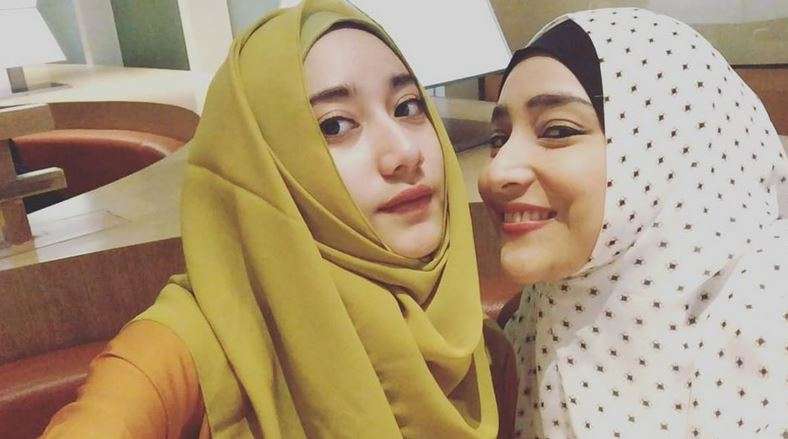 Cindy Fatika Sari dan Putrinya Syaira Bak Saudara Kembar