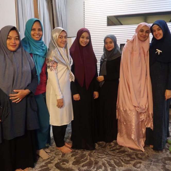 Kompaknya Geng Pengajian Para Selebritis, Bikin Adem