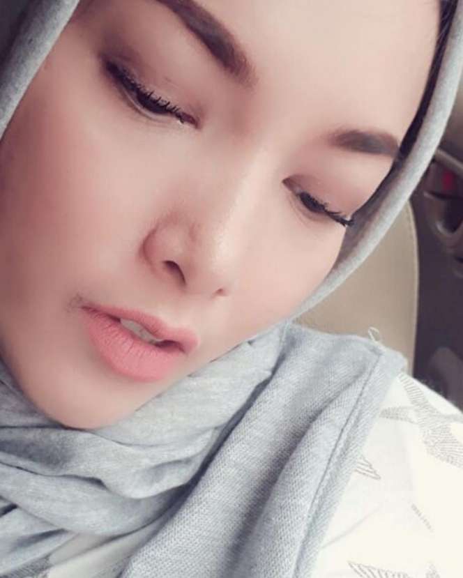 Pesona Mantan Istri Suami Ardina Rasti Saat Berhijab