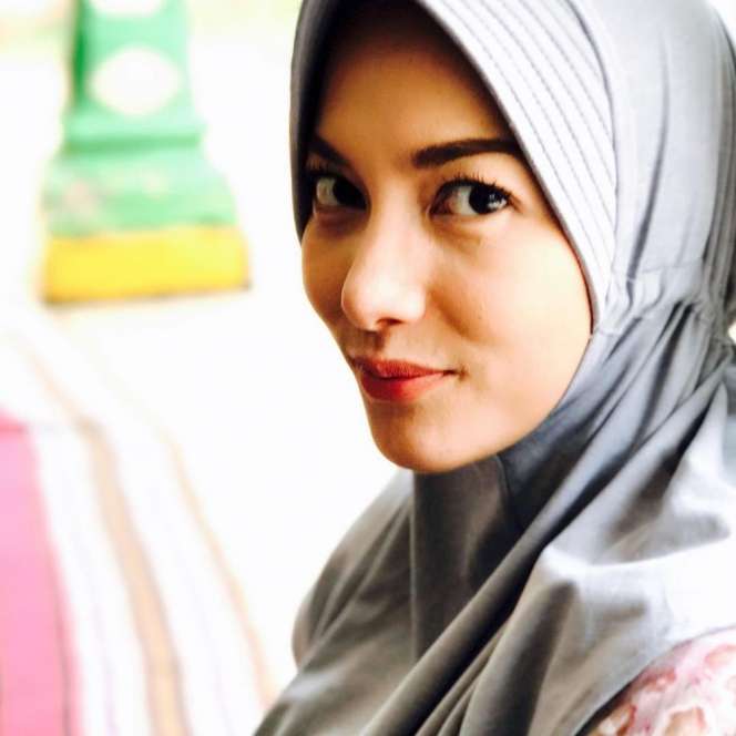 Pesona Mantan Istri Suami Ardina Rasti Saat Berhijab