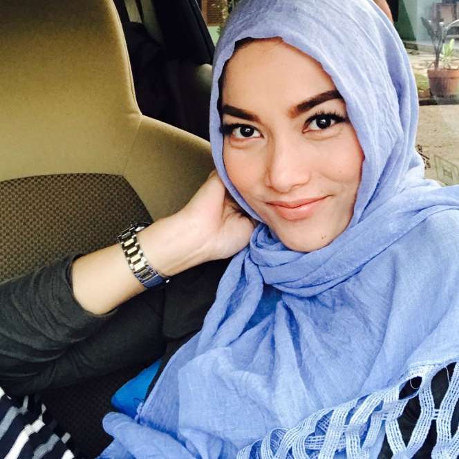 Pesona Mantan Istri Suami Ardina Rasti Saat Berhijab