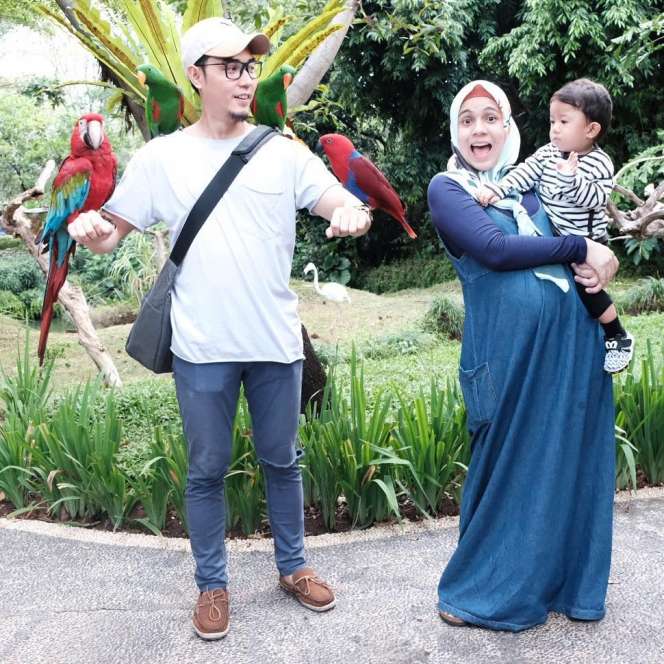 Hamil Tua, Penampilan Nycta Gina Tetap Energik