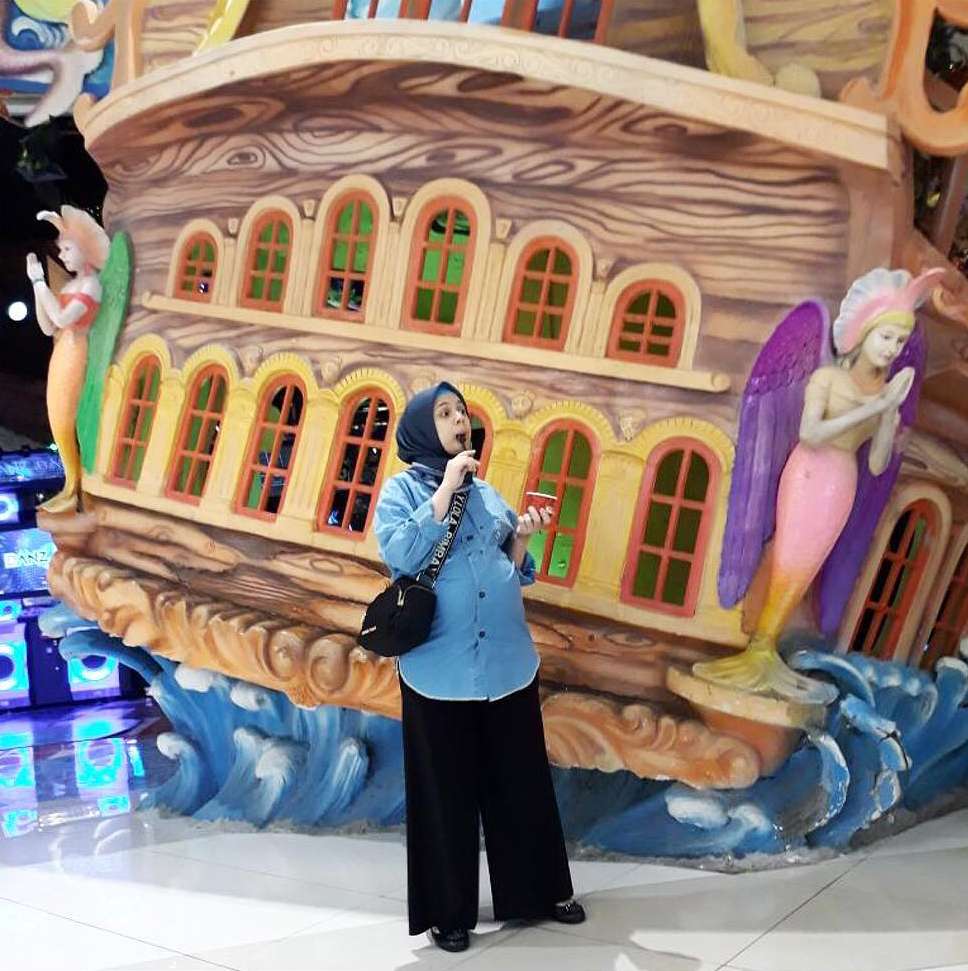 Hamil Tua, Penampilan Nycta Gina Tetap Energik