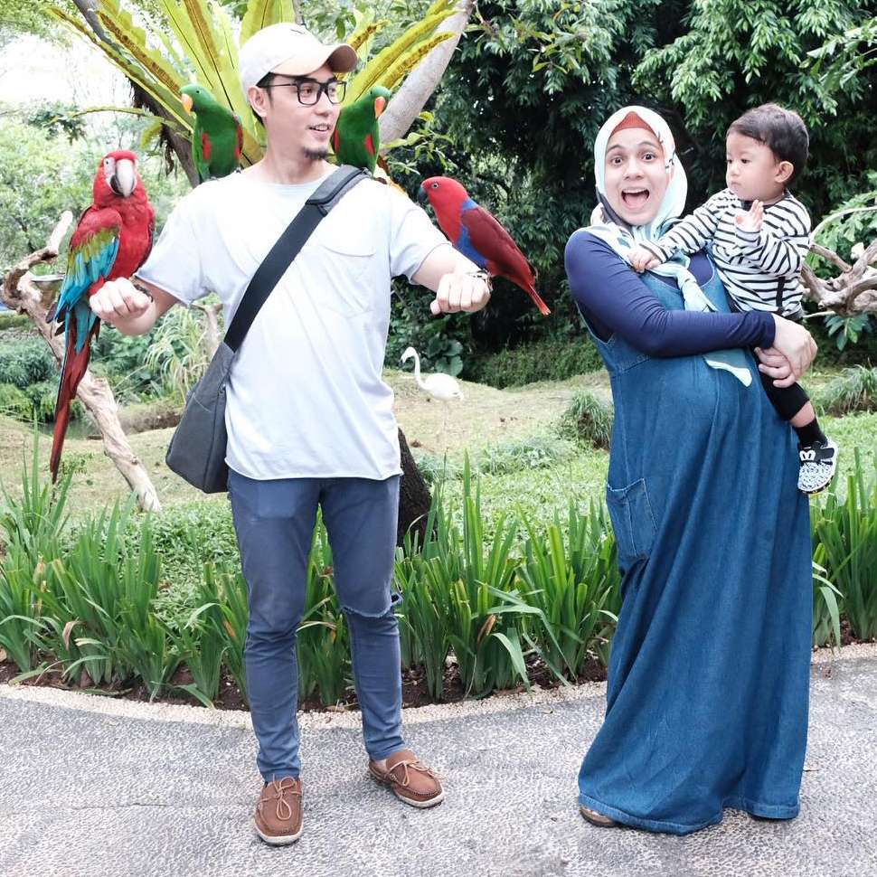 Hamil Tua, Penampilan Nycta Gina Tetap Energik