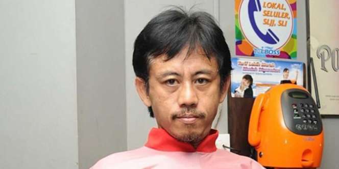 Meski Tenar, 5 Artis Ini Tak Gengsi Jualan di Pinggir Jalan 