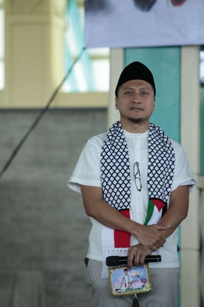 Susul Istrinya Berhijrah, Perubahan Arie Untung Bikin Kaget
