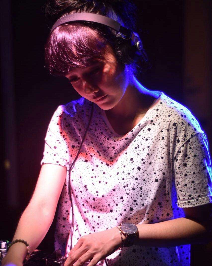 6 Penampilan Ardina Rasti Saat Jadi DJ