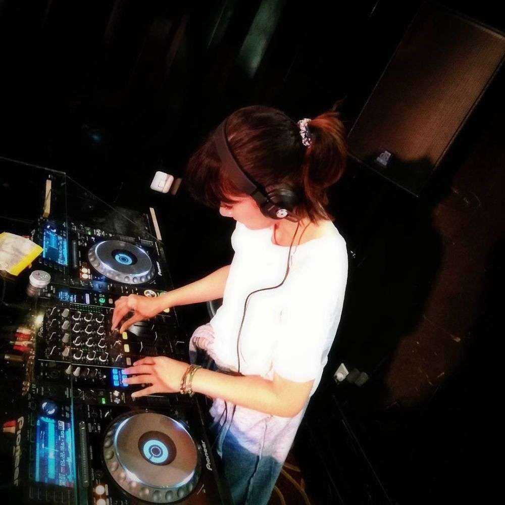 6 Penampilan Ardina Rasti Saat Jadi DJ