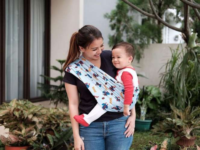 6 Artis yang Cuek dengan Bentuk Tubuhnya Usai Melahirkan