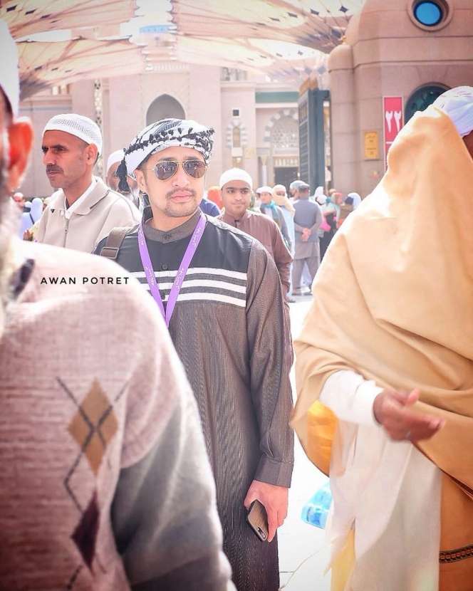 Irfan Hakim Boyong Keluarga Besar Umroh