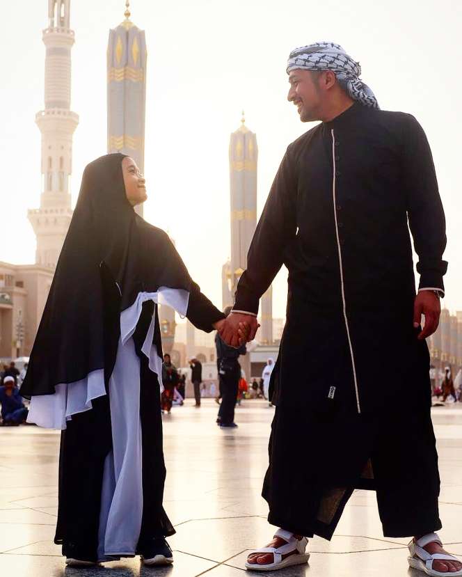 Irfan Hakim Boyong Keluarga Besar Umroh