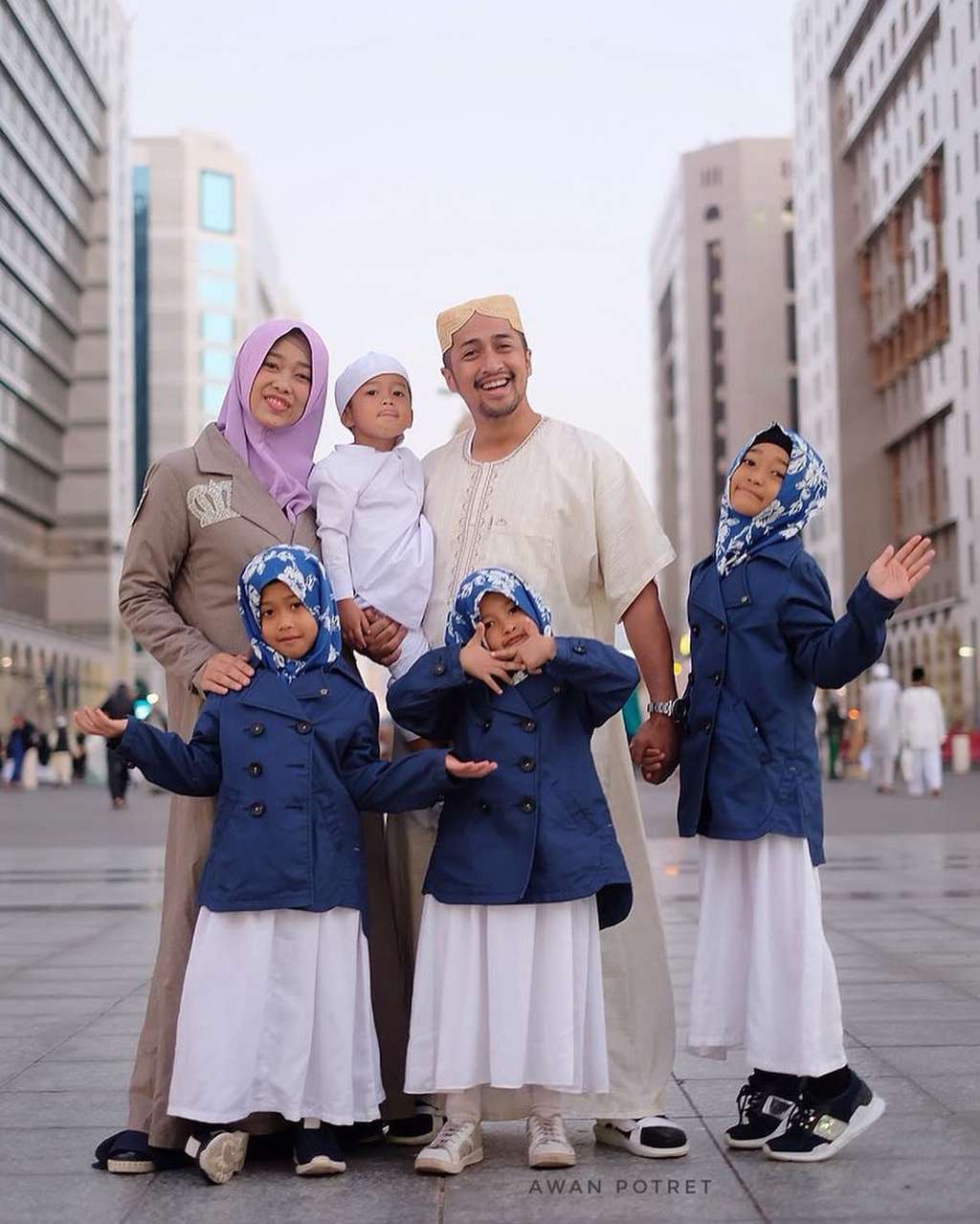 Irfan Hakim Boyong Keluarga Besar Umroh