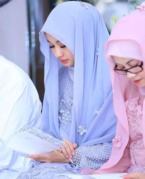 Cantik, 6 Seleb Saat Pengajian Jelang Pernikahannya
