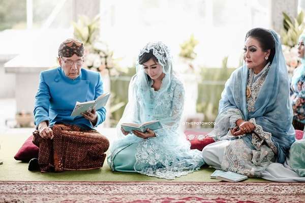 Cantik, 6 Seleb Saat Pengajian Jelang Pernikahannya