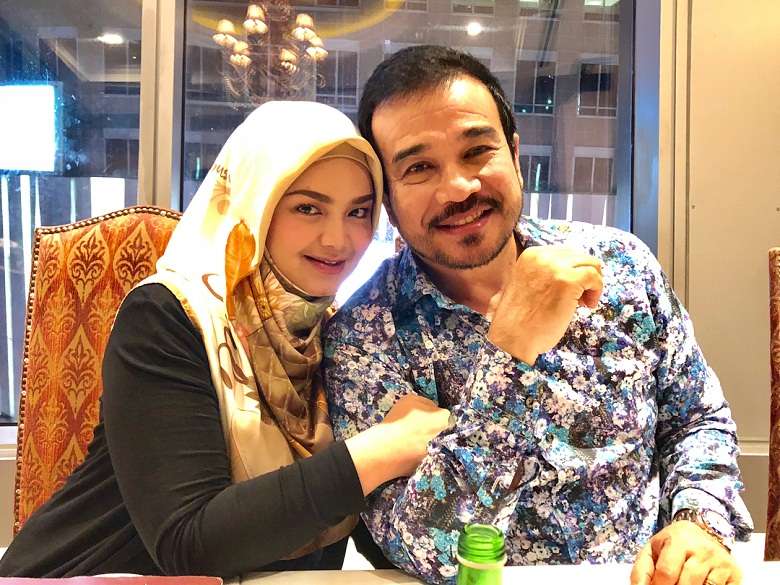 Beda Usia 20 Tahun, Ini Potret Mesra Siti Nurhaliza dan Suami