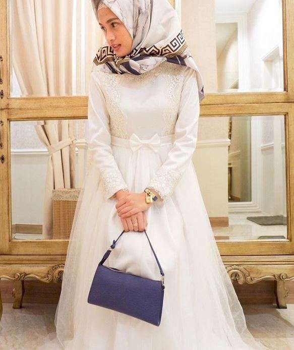 Cantiknya Istri Mantan Suami Ussy Sulistiawaty