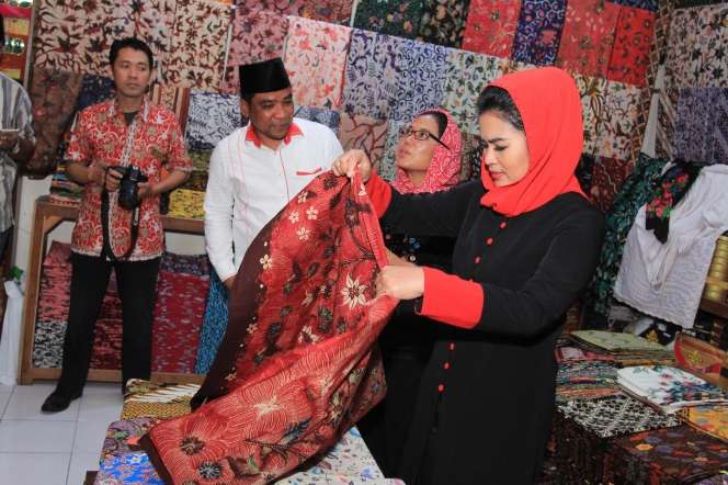 Ketika Puti Guntur Soekarno Kesengsem Batik Madura